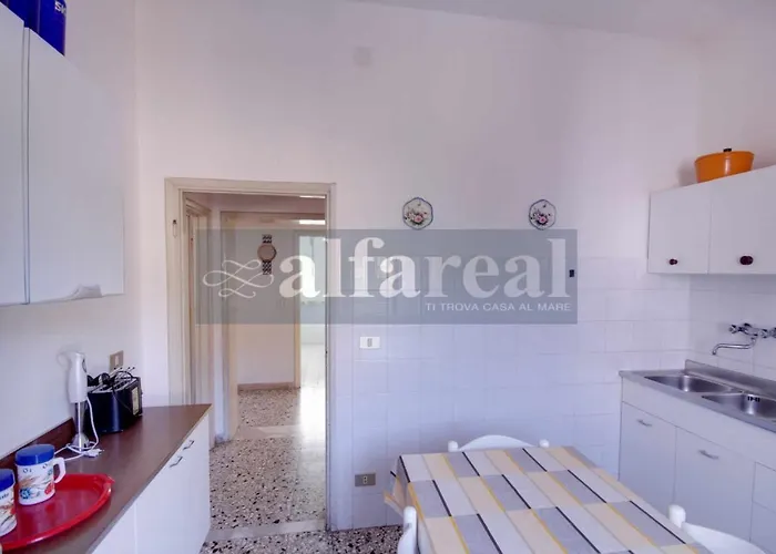 Laura E, Due Camere, Aria Condizionata, E A 200 M Dal Mare! By Alfareal