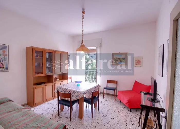 Laura E, Due Camere, Aria Condizionata, E A 200 M Dal Mare! By Alfareal Apartament *